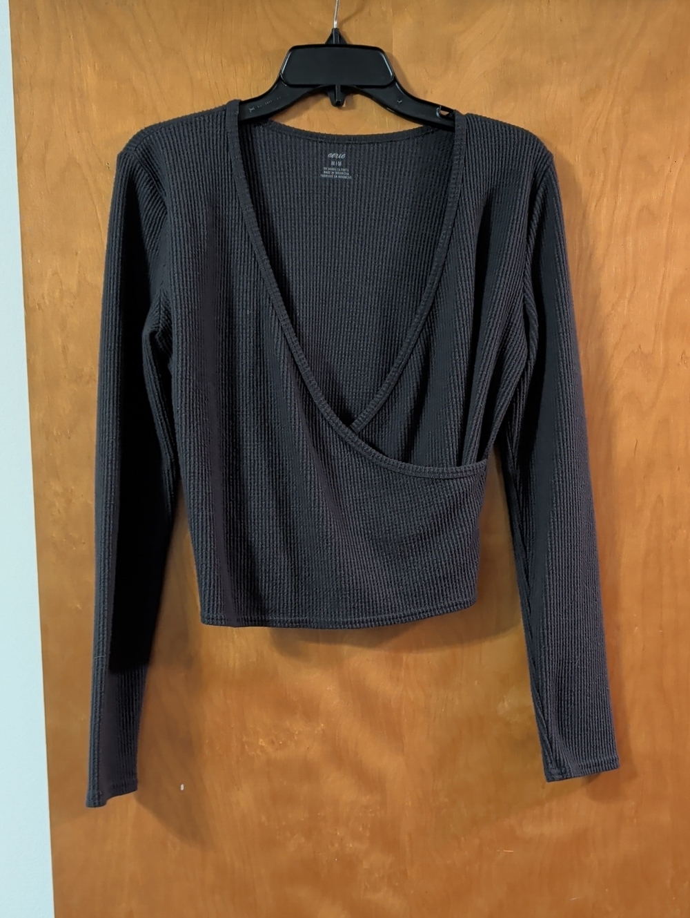 Aerie Charcoal Gray Ribbed Cropped Top Long Sleeve Top With Deep V-Neck
